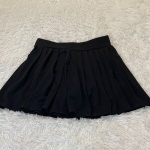 INDERO WOMENS SIZE L Black Pleated Skirt with attached shorts